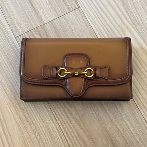 Gucci crossbody wallet